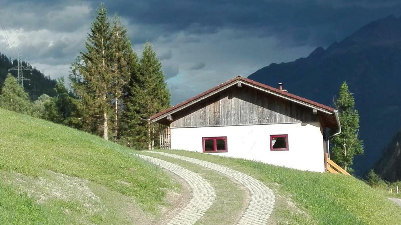 Ferienhaus Am Wallnerhof Flattach Bagian luar foto